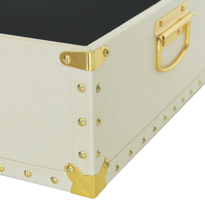 Close-up of Bryan corner caps, rivets and handle