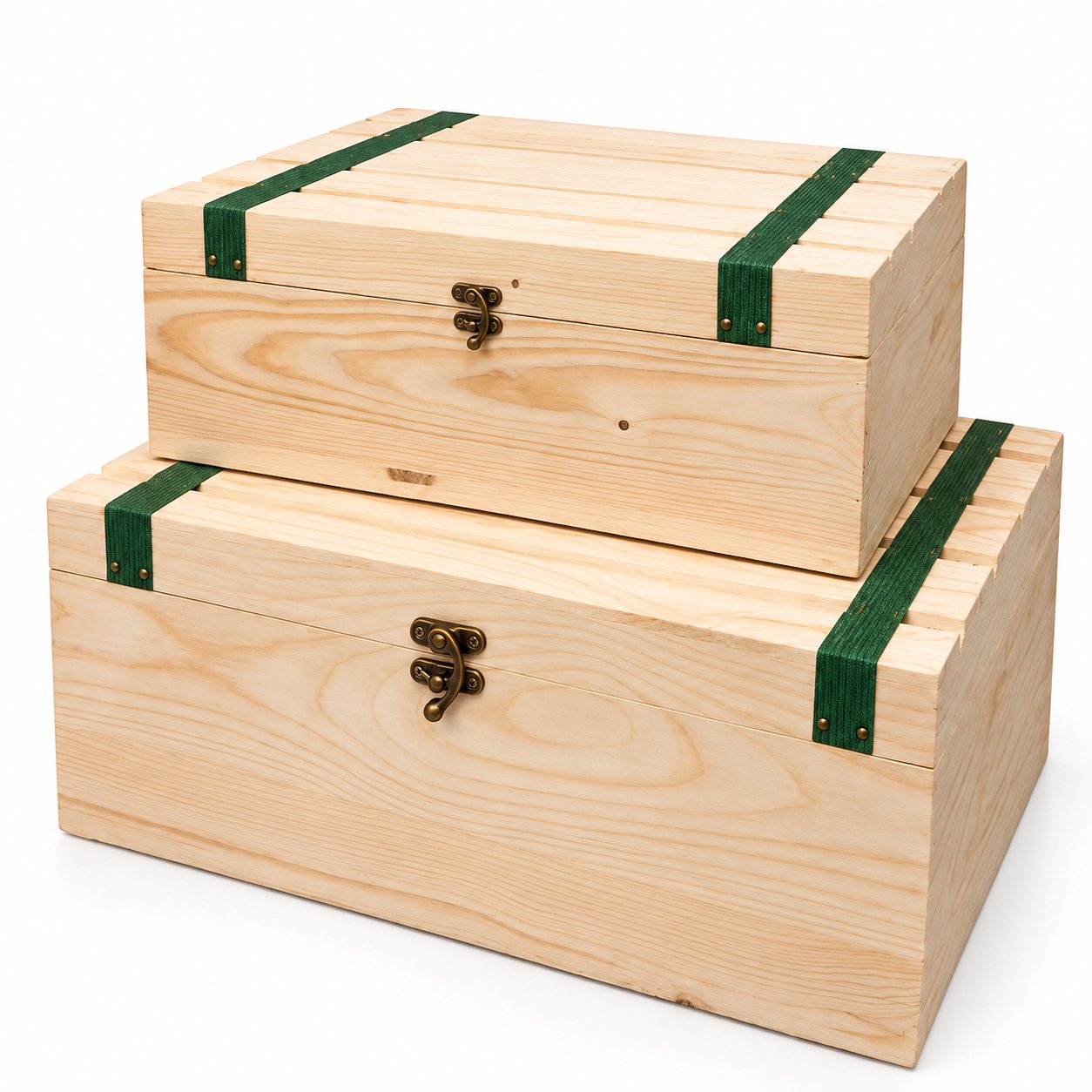 Kiki pinewood boxes with green belts