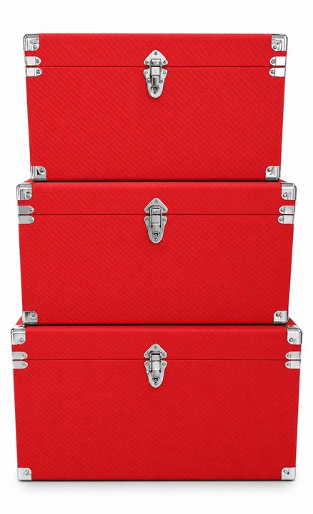 Uyor deep trunks stacked in red